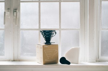 Hario V60 02 Siyah Şeffaf Plastik Dripper ve 40’lı Filtre Kağıdı Seti